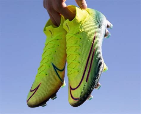 nike mercurial shoes.